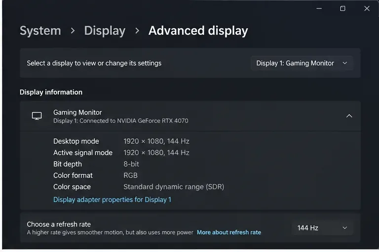 Pantalla de visualización avanzada de Windows 11 que muestra un monitor para juegos funcionando a 1920 x 1080 y 144 Hz.
