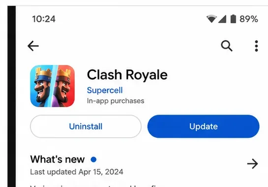 Listado de Clash Royale al estilo de Google Play que muestra un botón de actualización.