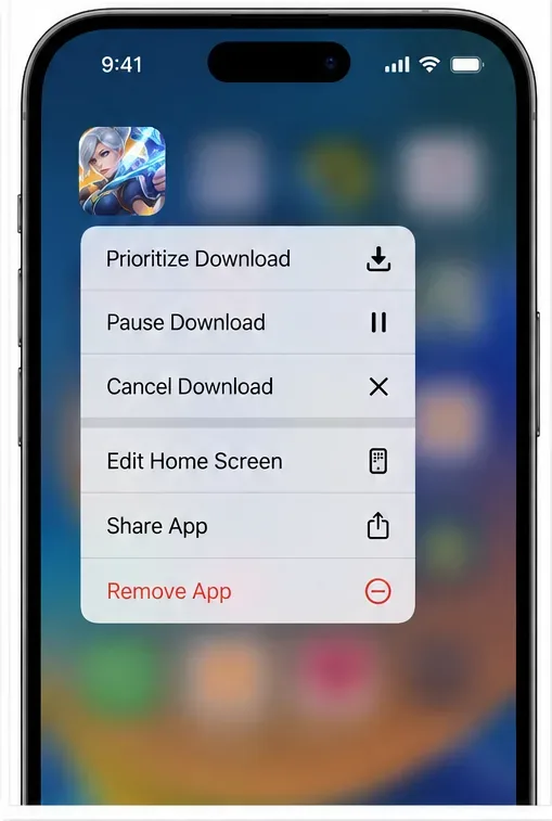 El menú contextual de la pantalla de inicio del iPhone muestra la opción "Priorizar descarga" para una aplicación genérica.