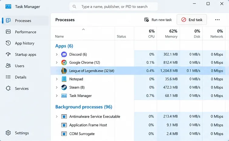 Taakbeheer met League of Legends.exe geselecteerd in de lijst met processen en de optie 'Taak beëindigen' zichtbaar.