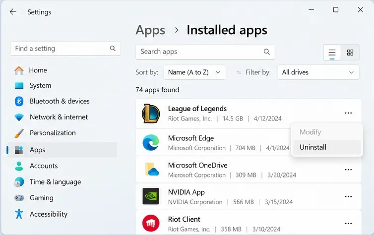 Illustratie van de geïnstalleerde apps in Windows-instellingen, met de vermelding van League of Legends en het bijbehorende menu 'Verwijderen' zichtbaar.
