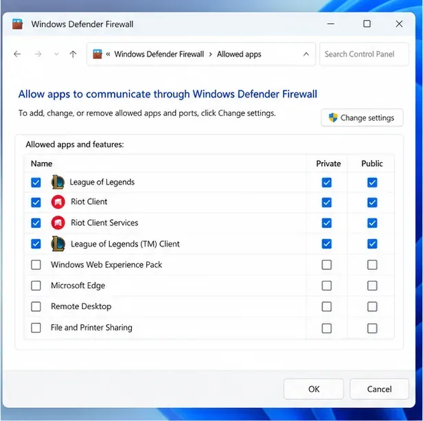 หน้าต่างแอปที่อนุญาตของ Windows Defender Firewall แสดงรายการ Riot Client และ League ที่ถูกเลือกไว้