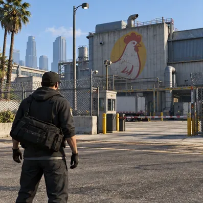 Um personagem do jogador está em frente a uma fábrica de processamento de aves em uma cidade fictícia, ilustrando o cenário do ataque à Fazenda Cluckin' Bell.